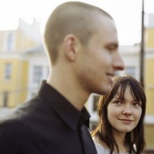 Anders Danielsen Lie e Viktoria Winge in una scena del film Reprise