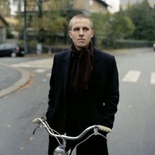 Anders Danielsen Lie in una scena del film Reprise