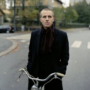 Anders Danielsen Lie in una scena del film Reprise