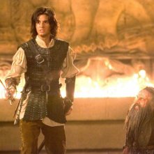 Ben Barnes e Warwick Davis in una scena del film Le cronache di Narnia: il Principe Caspian