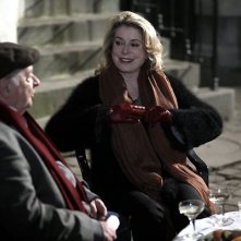 Catherine Deneuve e Jean-Paul Roussillon in una scena di Un conte de Noël