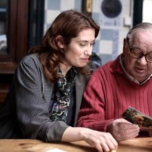 Emmanuelle Devos con Jean-Paul Roussillon in una scena del film Un conte de Noël