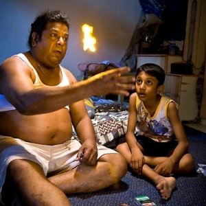 Francis Bosco e Jathishweran Naidu in una scena del film My Magic.