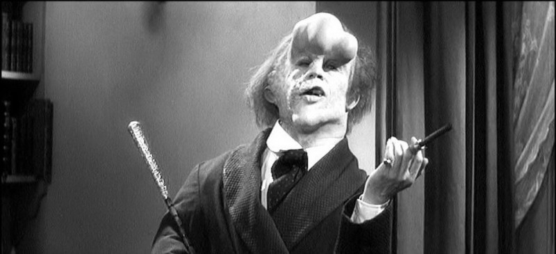 Il sogno di una vita normale nell'espressione di John Hurt, l'Uomo Elefante, in The Elephant Man