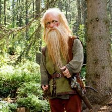 Peter Dinklage in una scena del film Le cronache di Narnia: il Principe Caspian