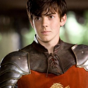 Skandar Keynes in una sequenza del film Le cronache di Narnia: il Principe Caspian
