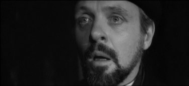 Un intenso primo piano di Anthony Hopkins in The Elephant Man