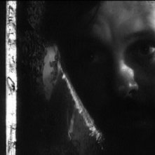 Un suggestivo primo piano di Anthony Hopkins in The Elephant Man