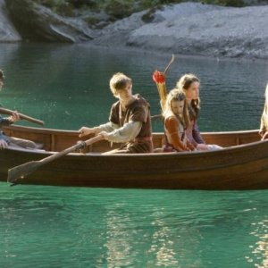 William Moseley, Skandar Keynes, Georgie Henley, Anna Popplewell e Peter Dinklage in una scena del film Le cronache di Narnia: il Principe Caspian