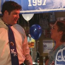 Brad William Henke e Rebecca Field nell'episodio 'How to Kiss Hello' di October Road