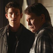 Bryan Greenberg e Tom Berenger nell'episodio 'Let's Get Owen' di October Road