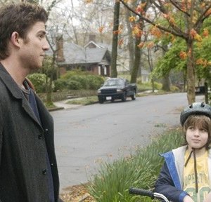 Bryan Greenberg incontra Slade Pearce nel pilot di October Road
