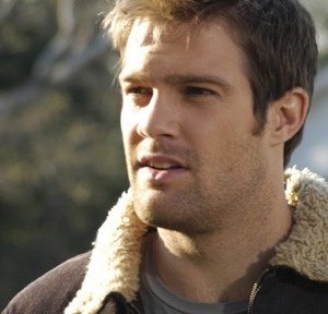 Geoff Stults nel pilot di October Road