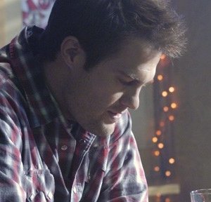Geoff Stults nell'episodio 'Best Friend Windows' di October Road