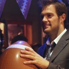 Geoff Stults nell'episodio 'How to Kiss Hello' di October Road