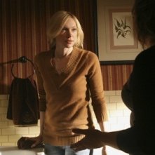 Laura Prepon nell'episodio 'Let's Get Owen' di October Road