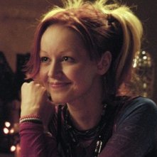 Lindy Booth in una scena di 'Secrets and Guys' di October Road