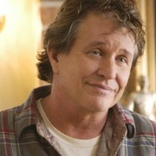 Tom Berenger nel pilot di October Road