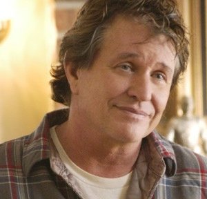 Tom Berenger nel pilot di October Road