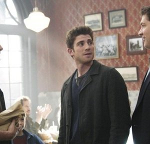 Warren Christie, Bryan Greenberg e Brad William Henke nel pilot di October Road