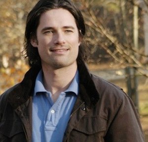 Warren Christie nell'episodio 'Best Friend Windows' di October Road