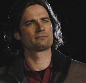 Warren Christie nell'episodio 'Forever Until Now' di October Road