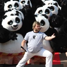 Cannes 2008 Jack Black Affiancato Da 40 Sosia Di Po Il Personaggio Del Film Da Lui Doppiato Nel Film Kung Fu Panda 60759