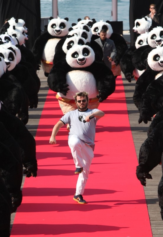 Cannes 2008 L Irresistibile Jack Black Presenta Il Film D Animazione Kung Fu Panda Affiancato Da 40 Sosia Di Po Il Personaggio Del Film Da Lui Doppiato 60756