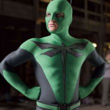 Drake Bell nei panni di Dragonfly, il supereroe verde del film Superhero Movie