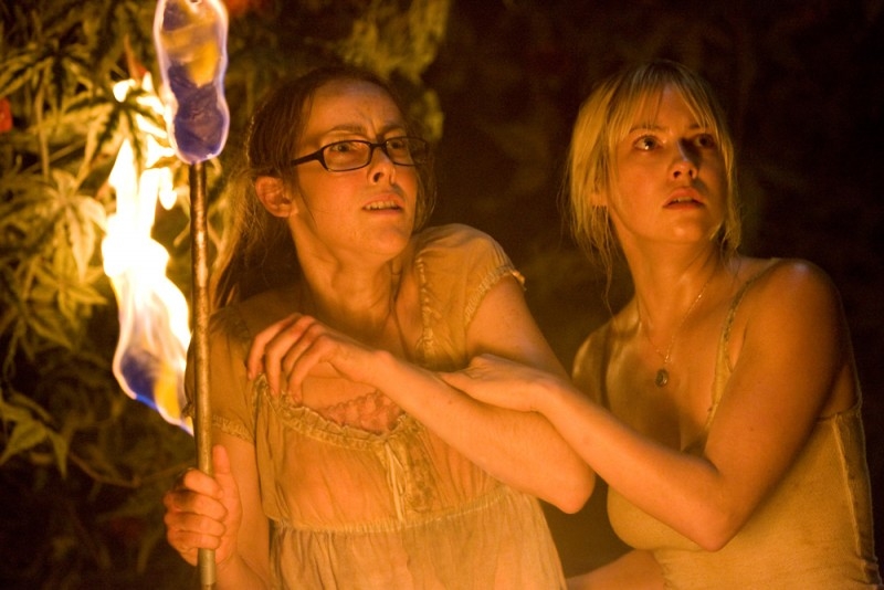 Jena Malone e Laura Ramsey in una sequenza del film Rovine