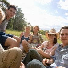 Joe Anderson, Dimitri Baveas, Laura Ramsey, Shawn Ashmore, Jena Malone e Jonathan Tucker in una scena del film Rovine