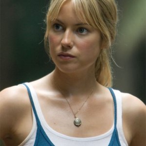 Laura Ramsey in una scena del film Rovine