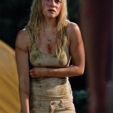 Laura Ramsey in una scena del film Rovine