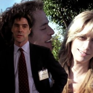 In primo piano Thomas Gibson, alle sue spalle Michael Massee e Jeanetta Arnette, nell'episodio 'Riding the Lightning' della serie Criminal Minds