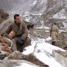 Radha Mitchell accanto a Jonathan Rhys Meyers in una scena del film The Children of Huang Shi