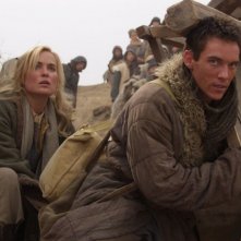 Radha Mitchell con Jonathan Rhys Meyers nel film The Children of Huang Shi
