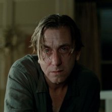 Tim Roth in una scena del film Funny Games