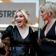 Glamour sul red carpet a Cannes con Madonna e Sharon Stone. La cantante ha presentato il documentario I Am Because We Are.