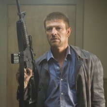 Sean Bean in una scena di The Hitcher (2007)