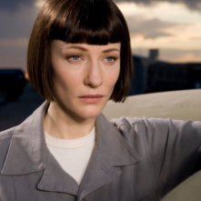 Cate Blanchett con caschetto corvino in Indiana Jones e il regno del Teschio di cristallo