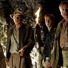 Harrison Ford, Shia Labeouf e Ray Winstone in una scena del film Indiana Jones e il regno del Teschio di cristallo