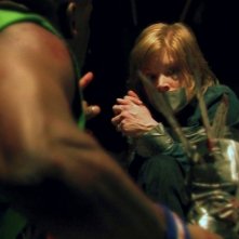 l'attrice Anessa Ramsey in una sequenza del film The Signal