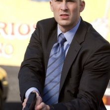 Chris Evans in una scena del film La notte non aspetta