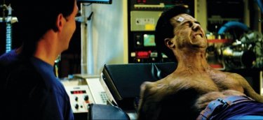 Edward Norton si trasforma in Hulk in una scena del film L'incredibile Hulk