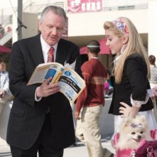 Jon Voight e Chelsea Staub in una scena di Bratz: The Movie