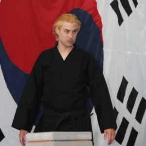 Jody Hill in una scena del film The Foot Fist Way