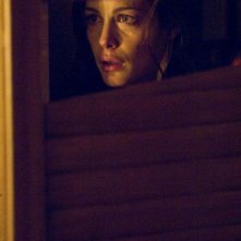Liv Tyler in una sequenza drammatica del film The Strangers