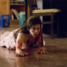 Liv Tyler in una scena del film The Strangers