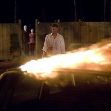 Scott Speedman in una scena del thriller The Strangers (2008)