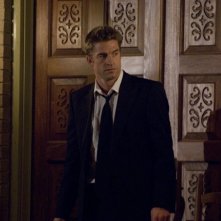 Scott Speedman in una sequenza del film The Strangers